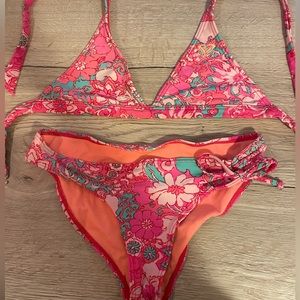 Roxy coral floral patterned bikini set